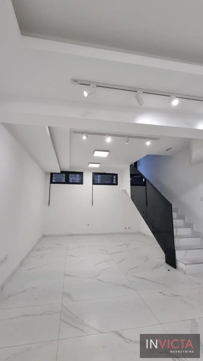 Commercial space near the court and Spens