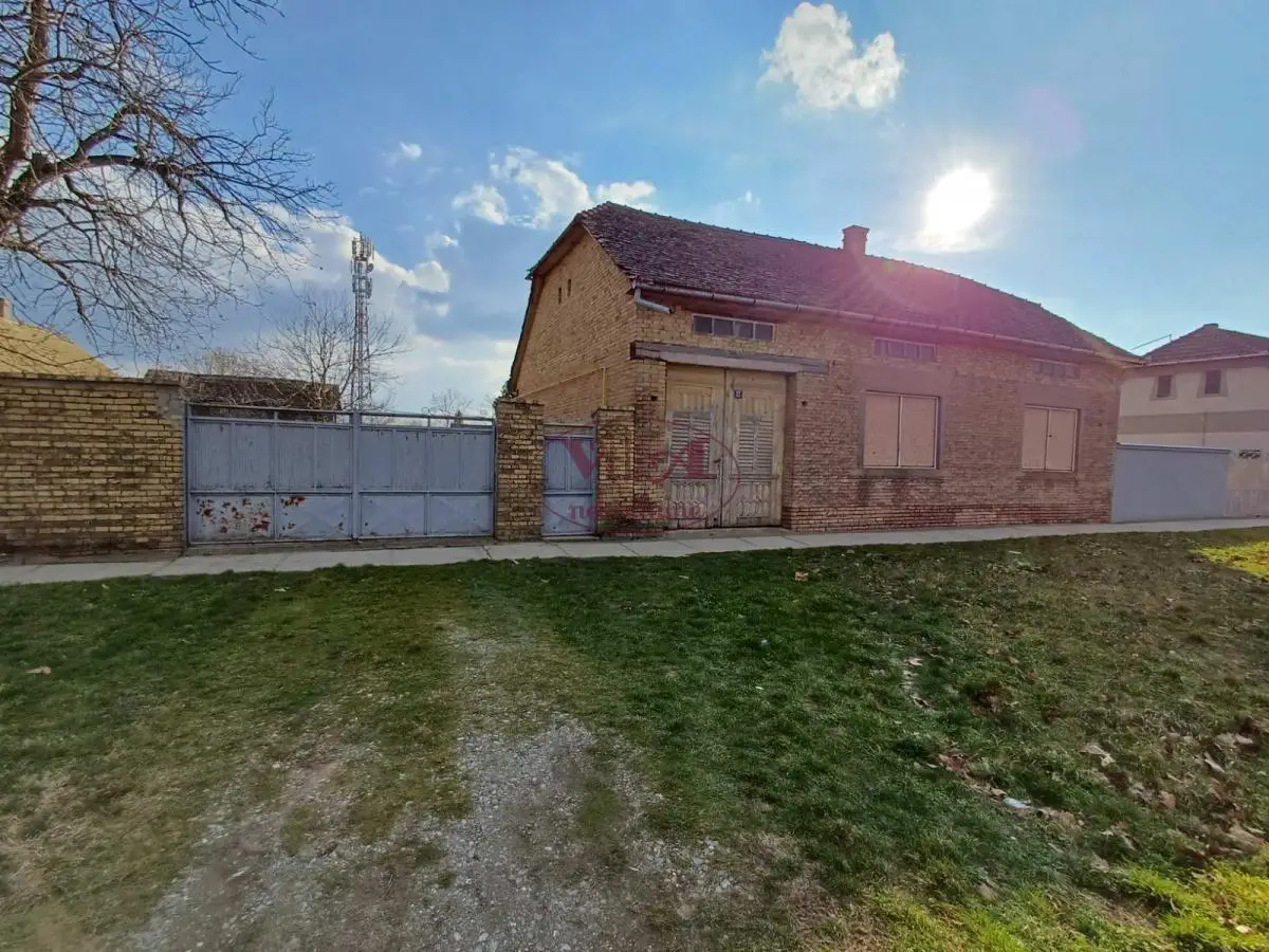 Srbobran, Nadalj, excellent house in the center on a large plot