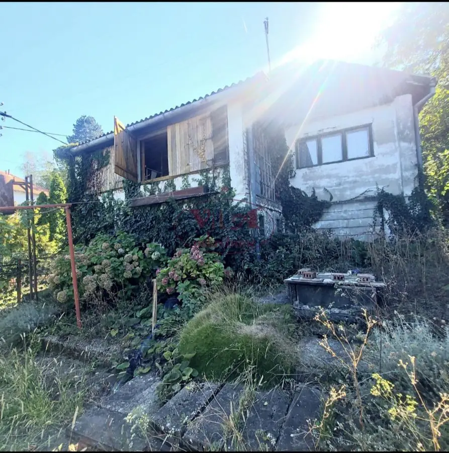 Sremska Kamenica - Popovica, weekend house with lots of greenery 20m from the asphalt road