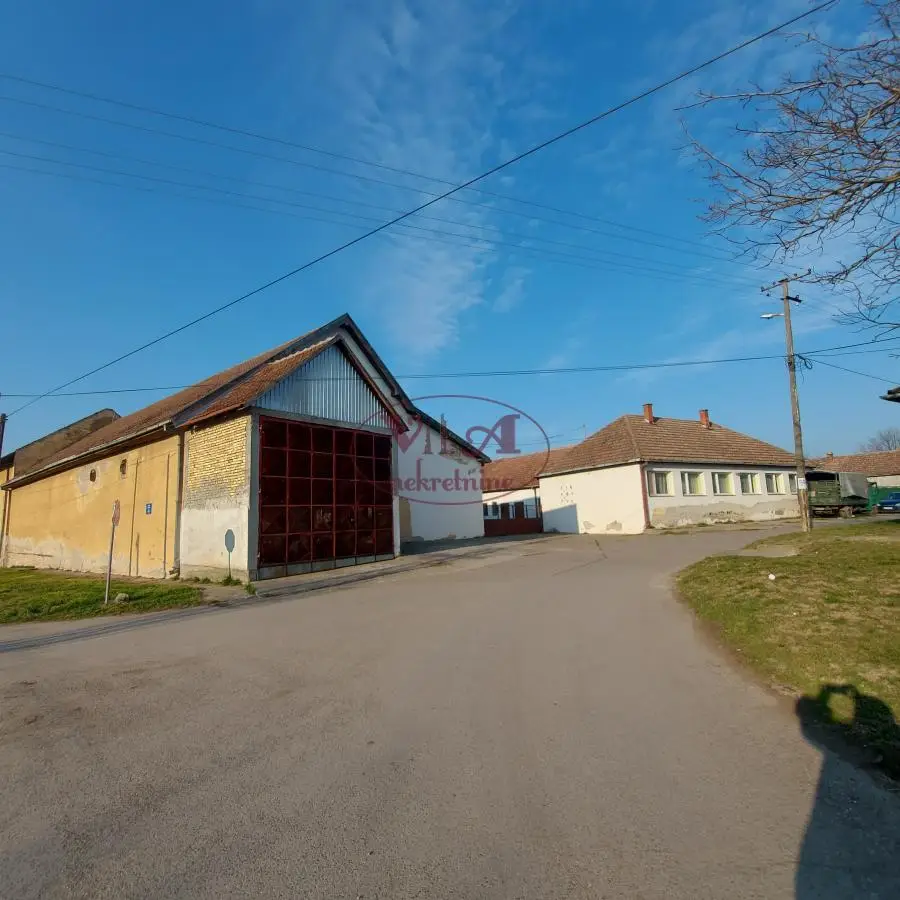Srbobran, Business complex for various purposes with 1560 m2 of built structures on a 4294 m2 lot