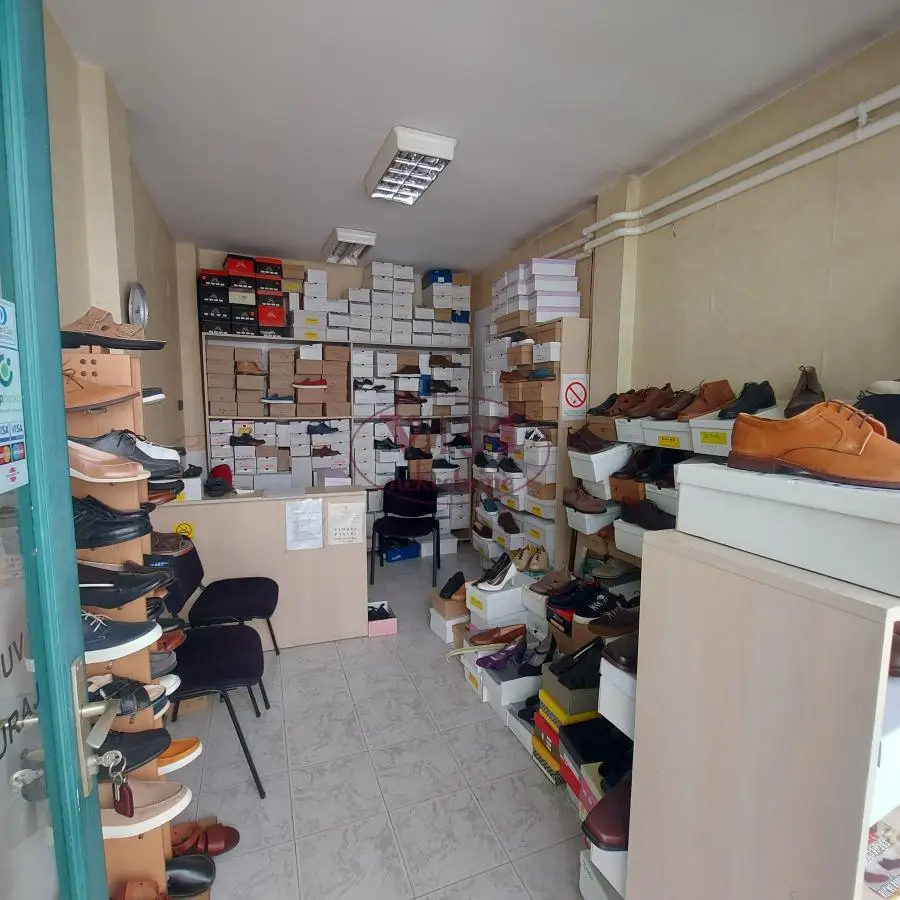 Novi Sad, Center, Local in the passage with a studio apartment upstairs and an additional basement of 37m2