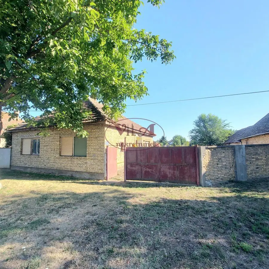 Srbobran, Turija, Brick house with large yard in a quiet part of Turija
