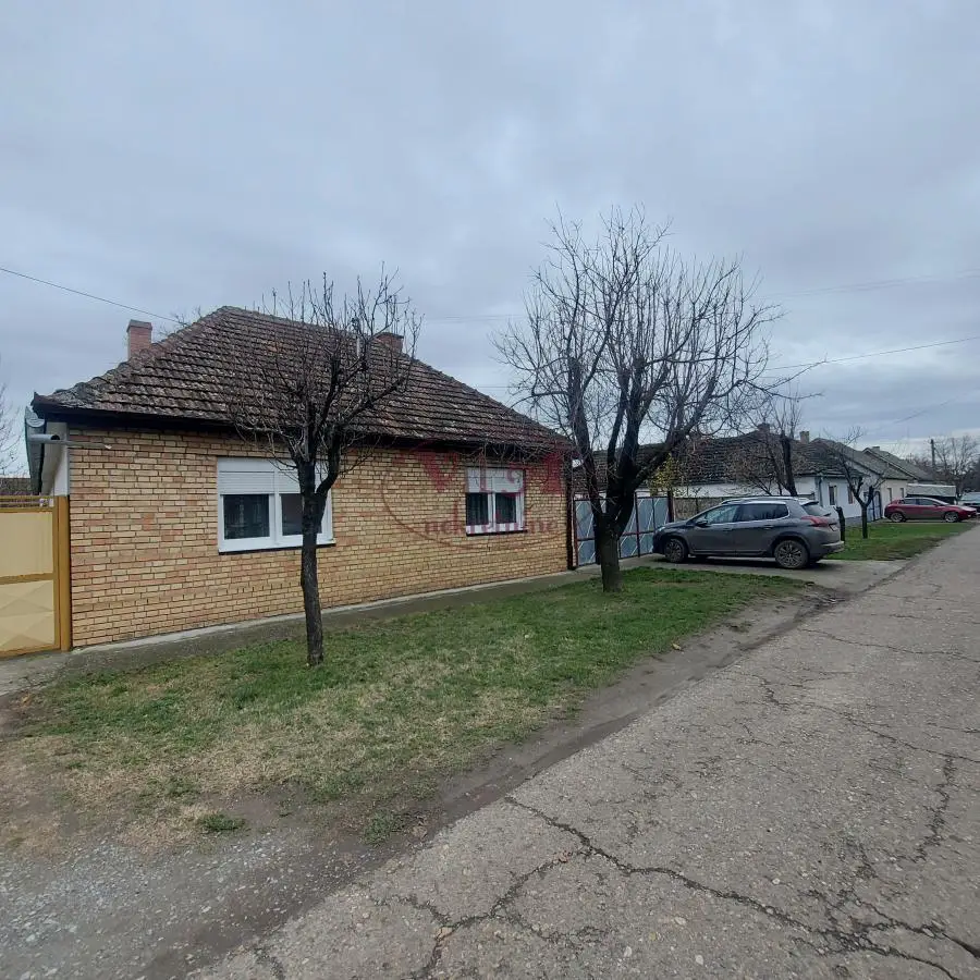 Srbobran, excellent house with auxiliary buildings on a larger plot