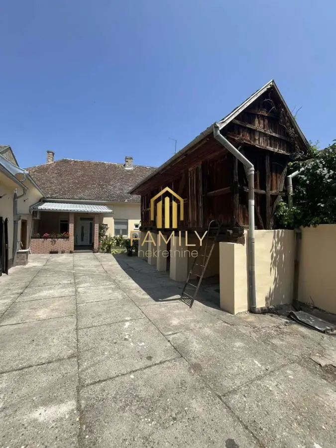 Beautiful house for sale in Sremski Karlovci, 224m2, €277,000