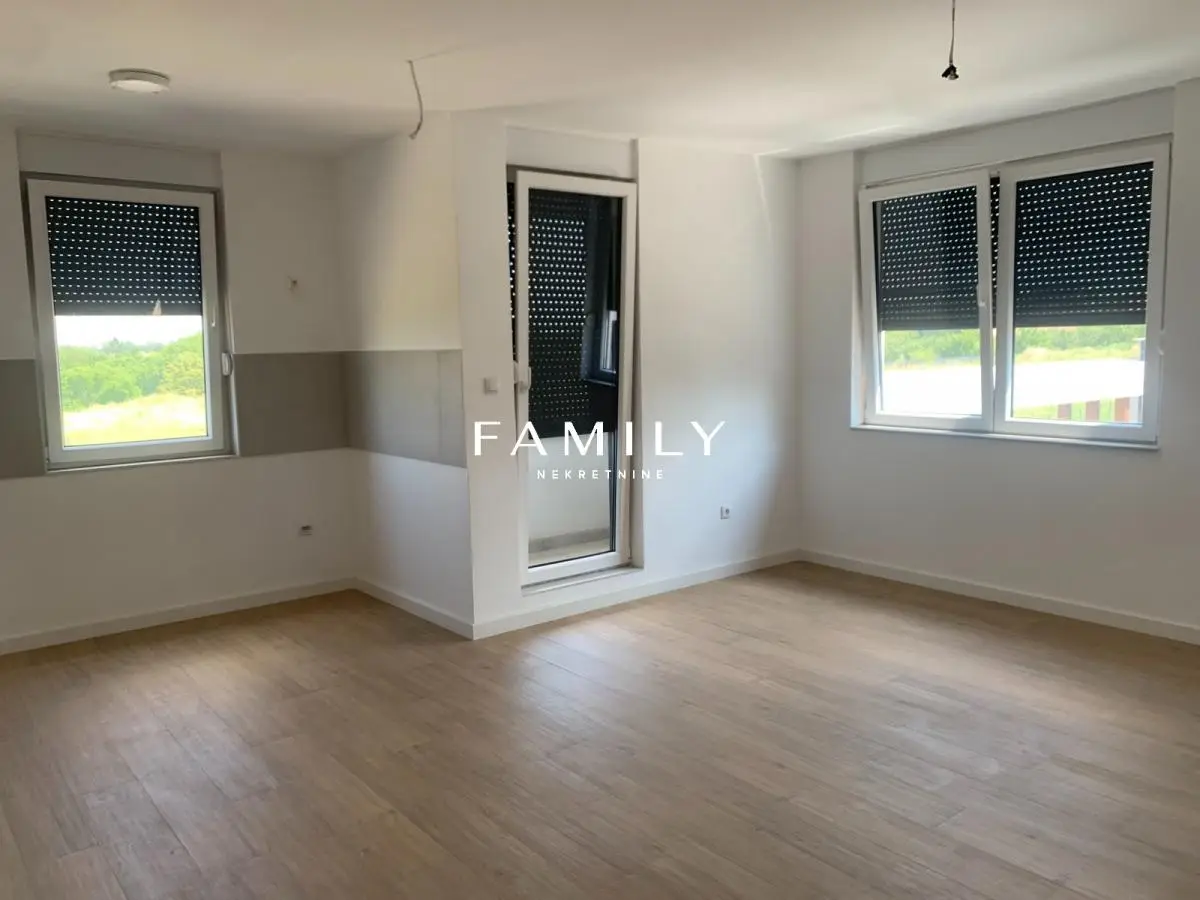 For sale: Four-room apartment in the new urban settlement, Alibegovac 72m2