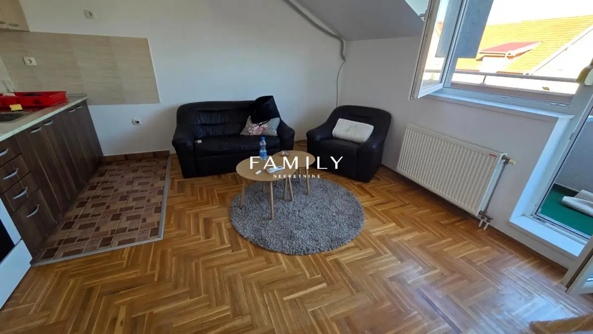 One-and-a-half-bedroom apartment in the quiet part of Adice – terrace, parking, gas heating