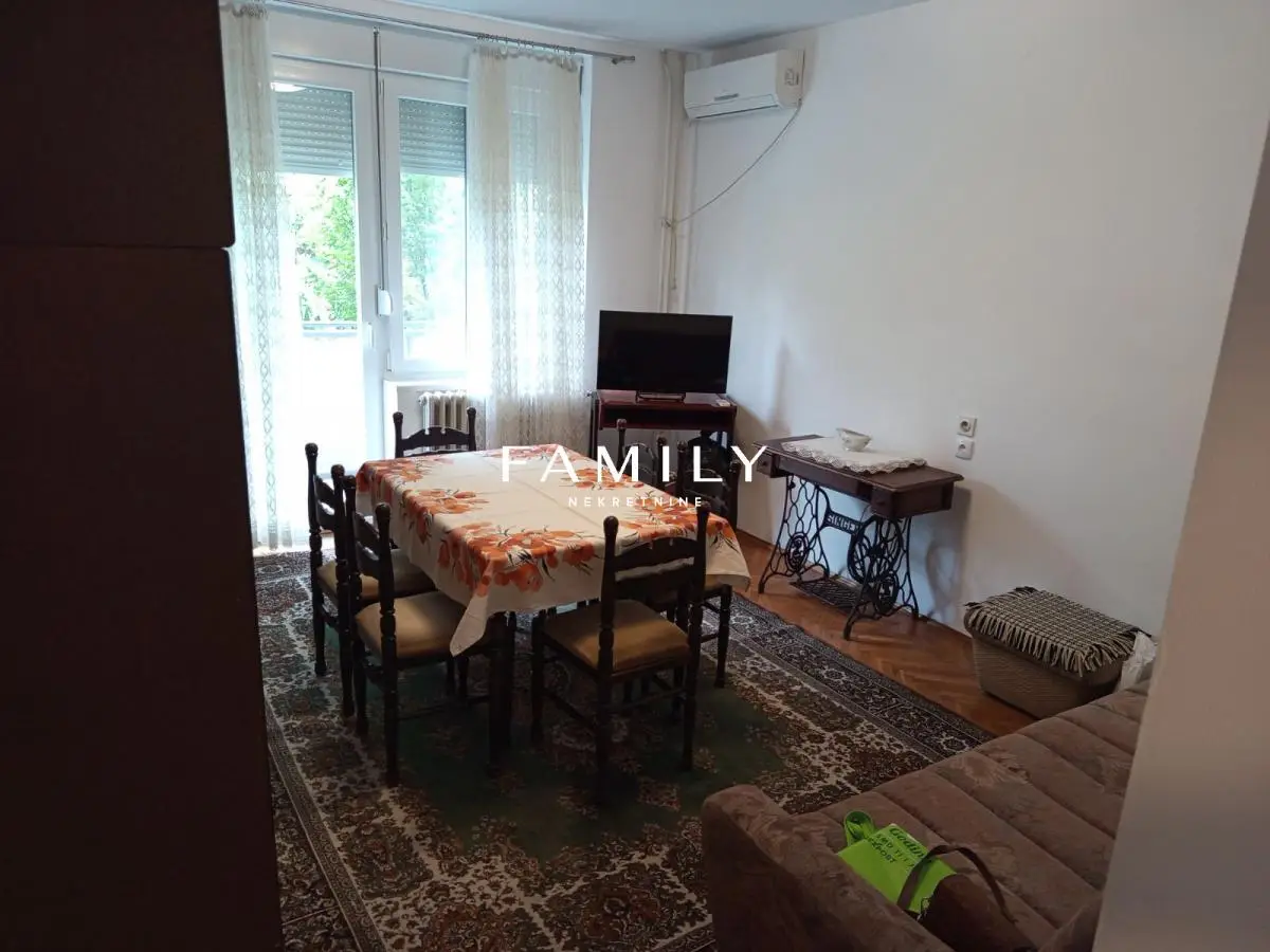 Three-room apartment in a quiet street in the center – Koče Kolarova