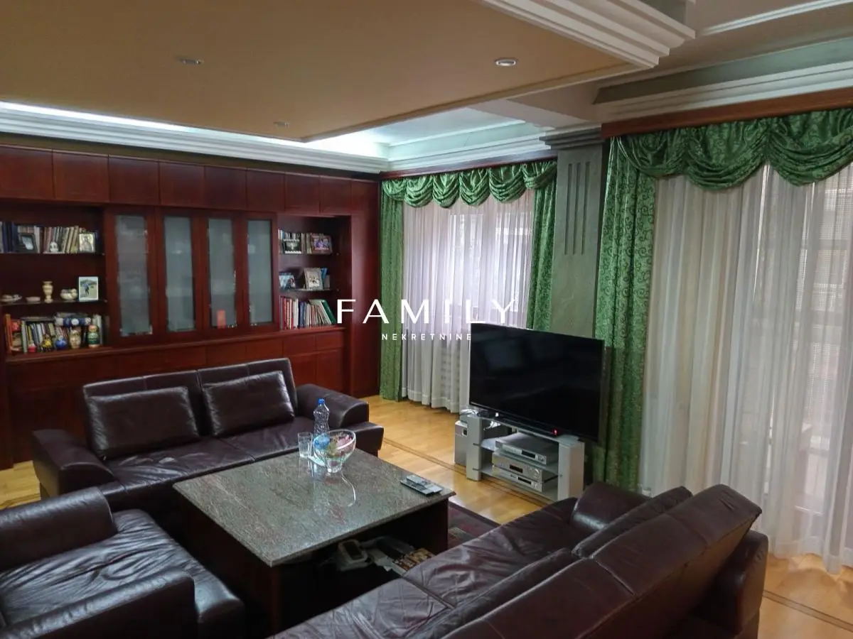 Exclusive duplex of 234 m² with private garage and wellness area