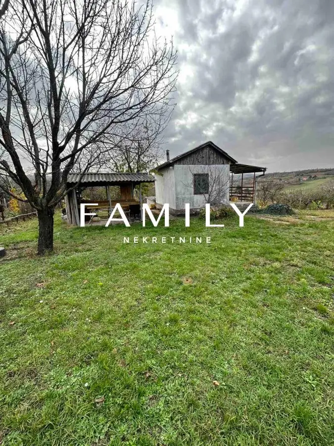 Plot for sale in the Petrovaradin area with a vineyard, 2500m2