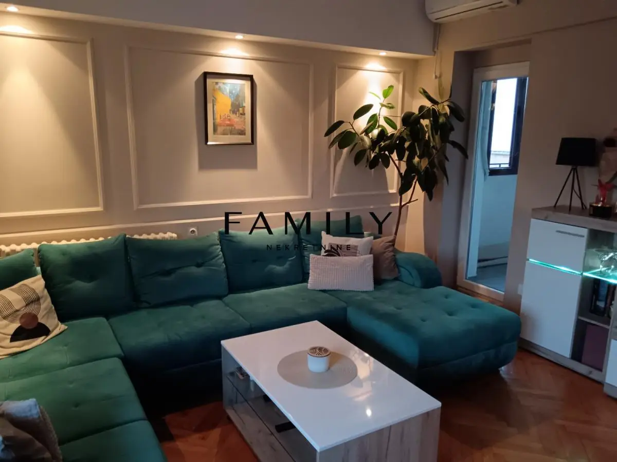Four-room apartment in the very center of Novi Sad – premium property with garage