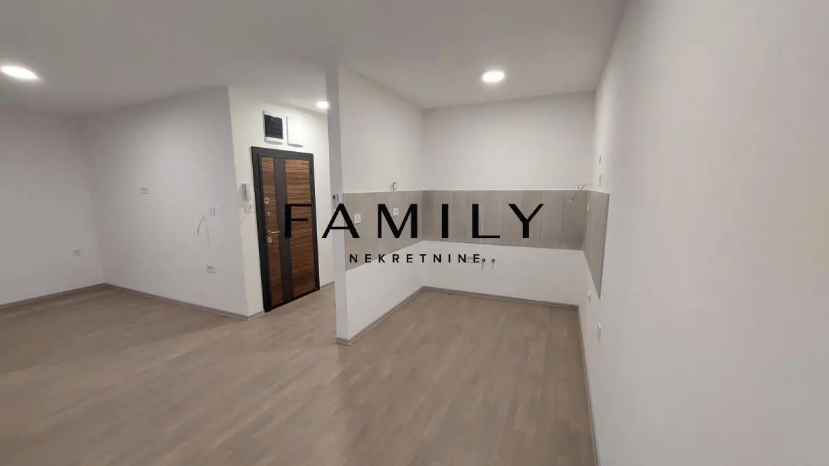 Four-room apartment for sale, Petrovaradin-Alibegovac, 82m²