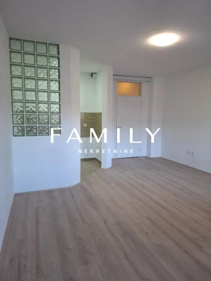 Quay – Renovated studio apartment 34 m², ideal for living or renting