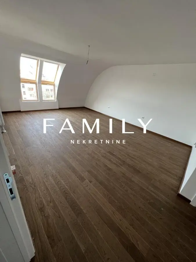 Exclusive penthouse of 207m² in Telep – direct elevator entry, two master bedrooms, Telep panorama