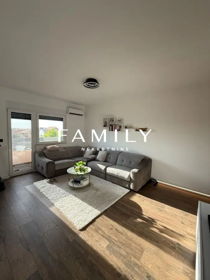 Spacious apartment for sale with beautiful roof terrace and parking space!