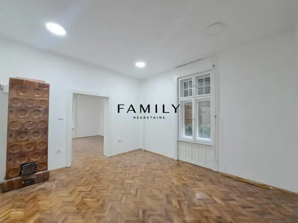 Stari grad, renoviran prazan salonac, 100m2, retko u ponudi