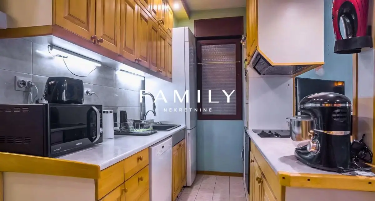 Two-bedroom apartment 65 m² – Bulevar Oslobođenja, 1st floor, courtyard oriented – excellent investment