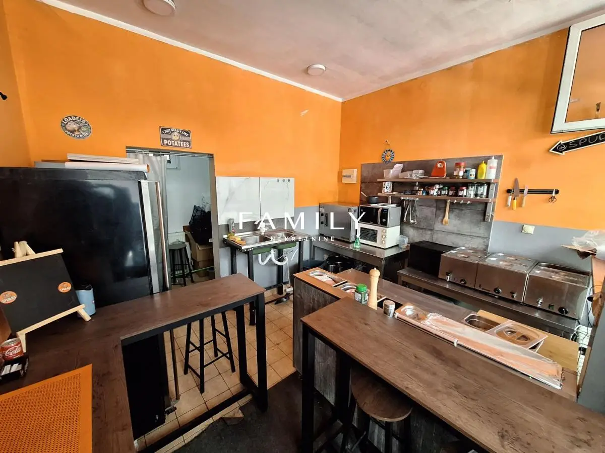 Excellent location and commercial space for starting a business, rarely good offer