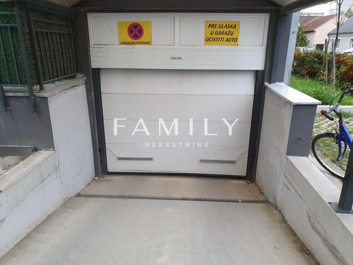 Registered garage with electricity – Telep, 17m², 3.5 x 4.85 m