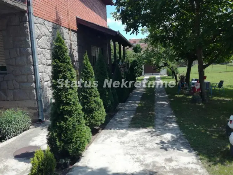 Futog-EKSKLUZIVA-Petosobna Porodična kuća 300 m2 na Placu od 674 m2 - 065/385 8880