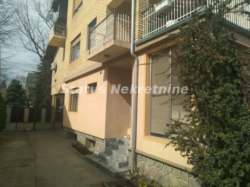 Temerin-Two-story house 450 m2 in wider Center-065/385 8880