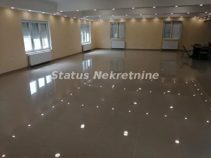 Excellent Business Space-Quiet Neighborhood-with Its Own Yard