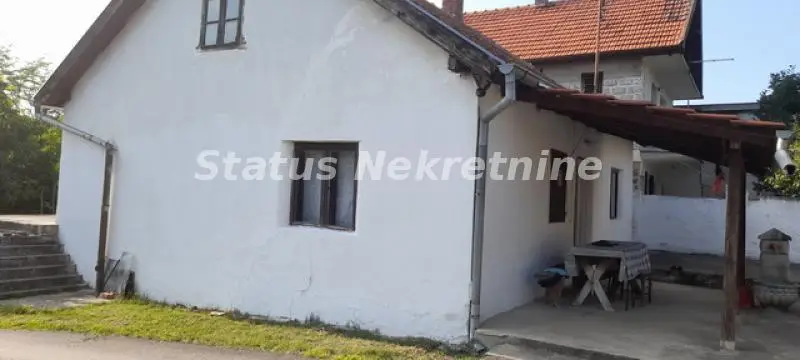 Sremska Kamenica - Older house near Ruma Road 435 m2 - 065/385 8880