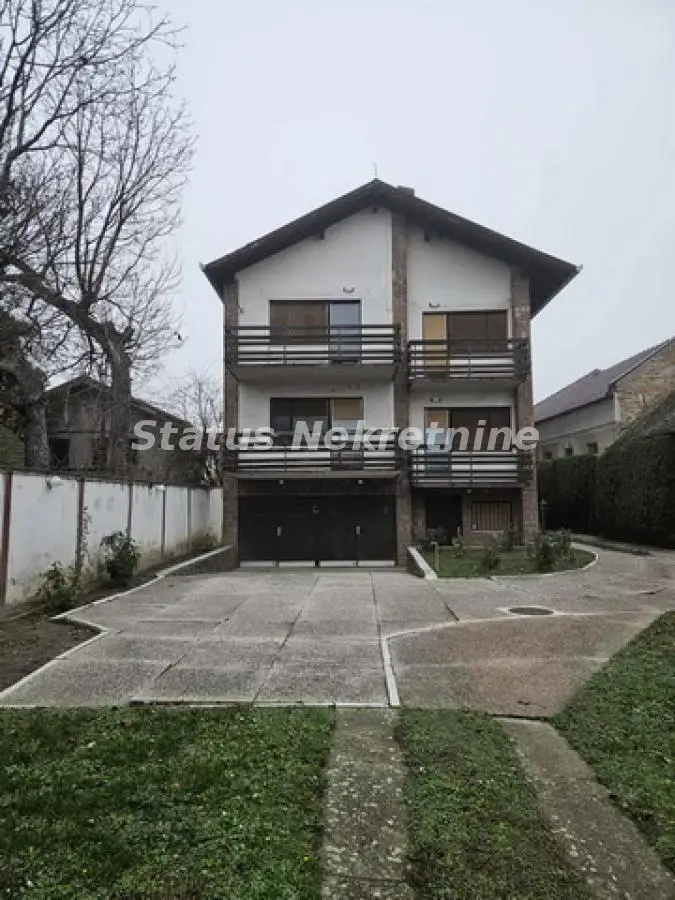 Kać-Uknjižena Porodična kuća 260 m2 na Placu od 1050 m2-065/385 8880