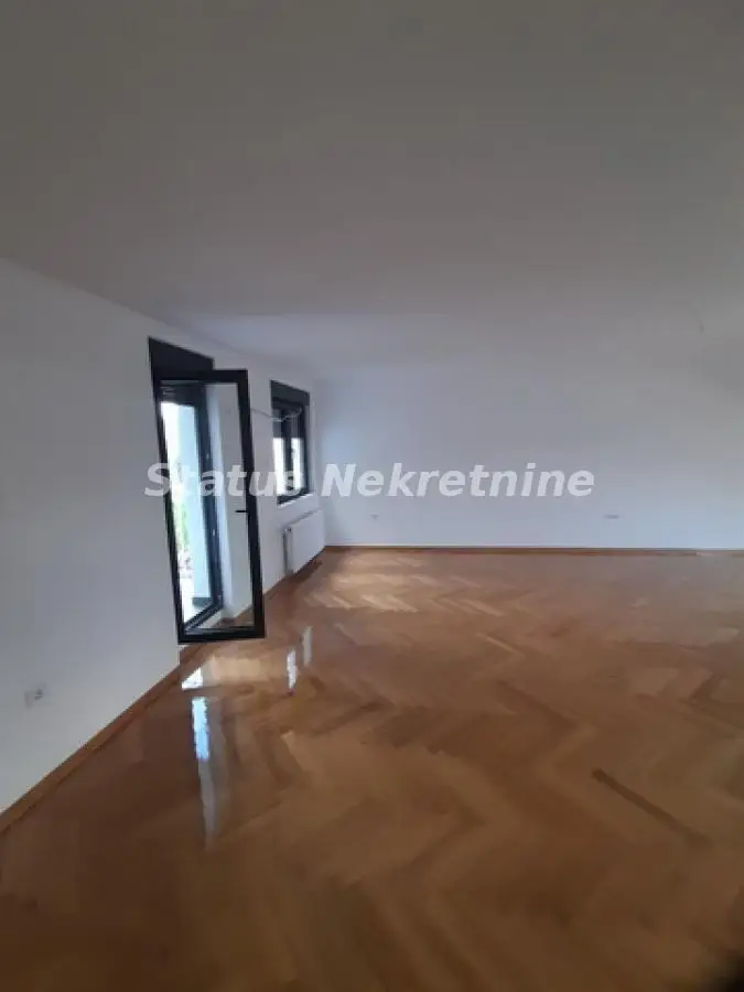 Center-excellent new four-room apartment 126 m2 at an exceptional location-VAT refund-065/385 8880