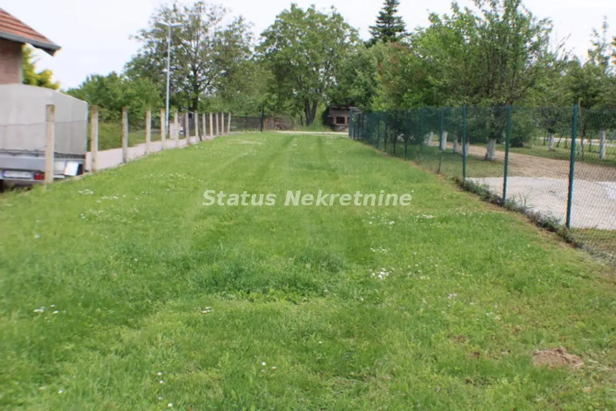 Petrovaradin-Širine 95 m2 registered weekend house