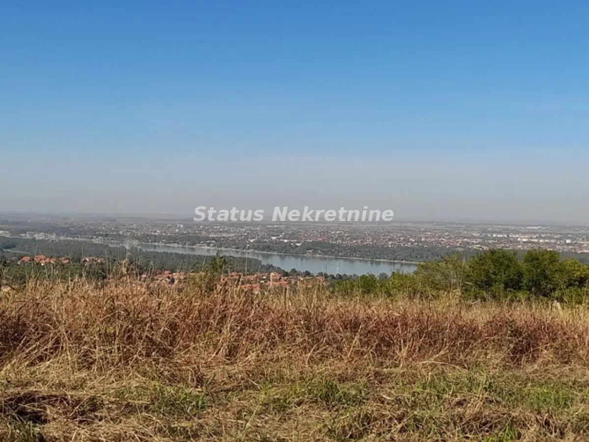 Ledinci - Fantastic plot with panoramic view
