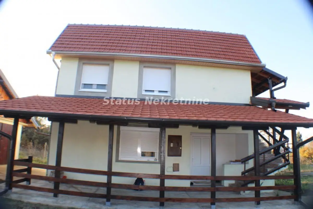 Extra well-kept weekend house - Beška