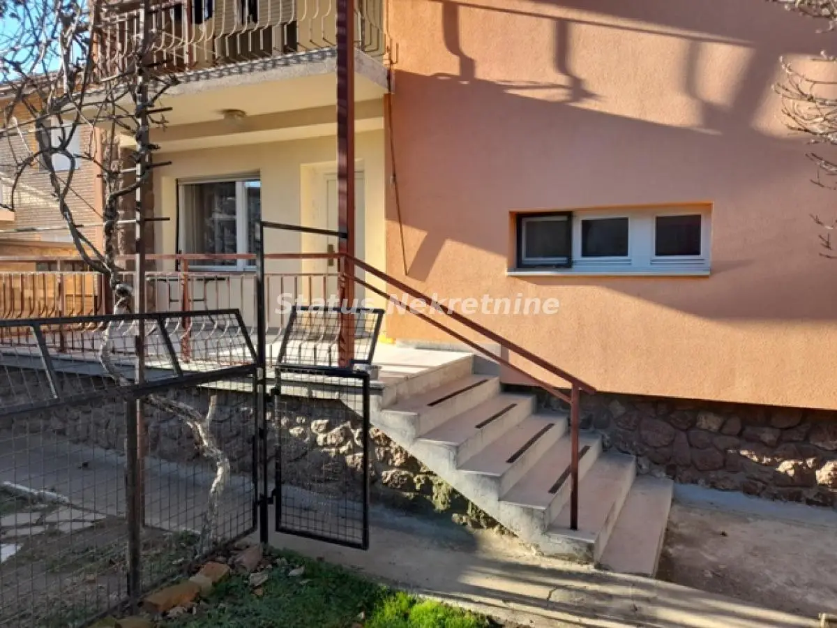 Sremska Kamenica - House in the Central Area