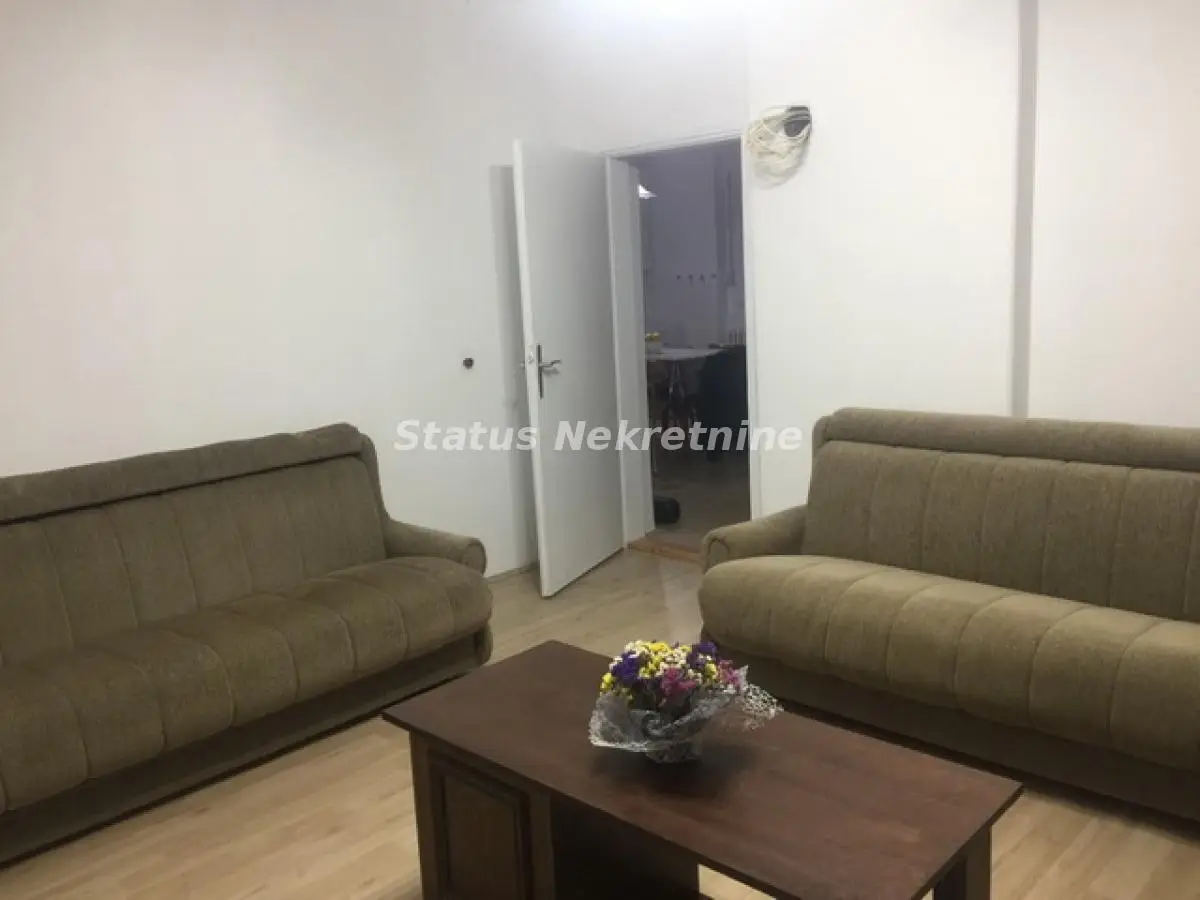 Futog-Useljiv Namešten Trosoban stan u kući 89 m2 u Prizemlju-Zakupnina 500 e-065/385 8880