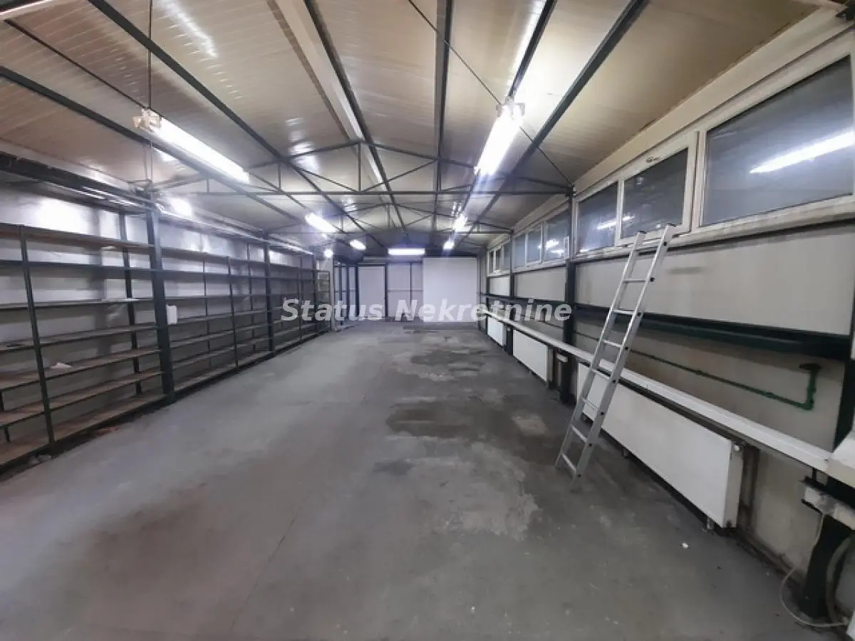 Futog-Immediately available hall 240 m2 suitable for workshop or warehouse-Rent 1000e-065/385 8880