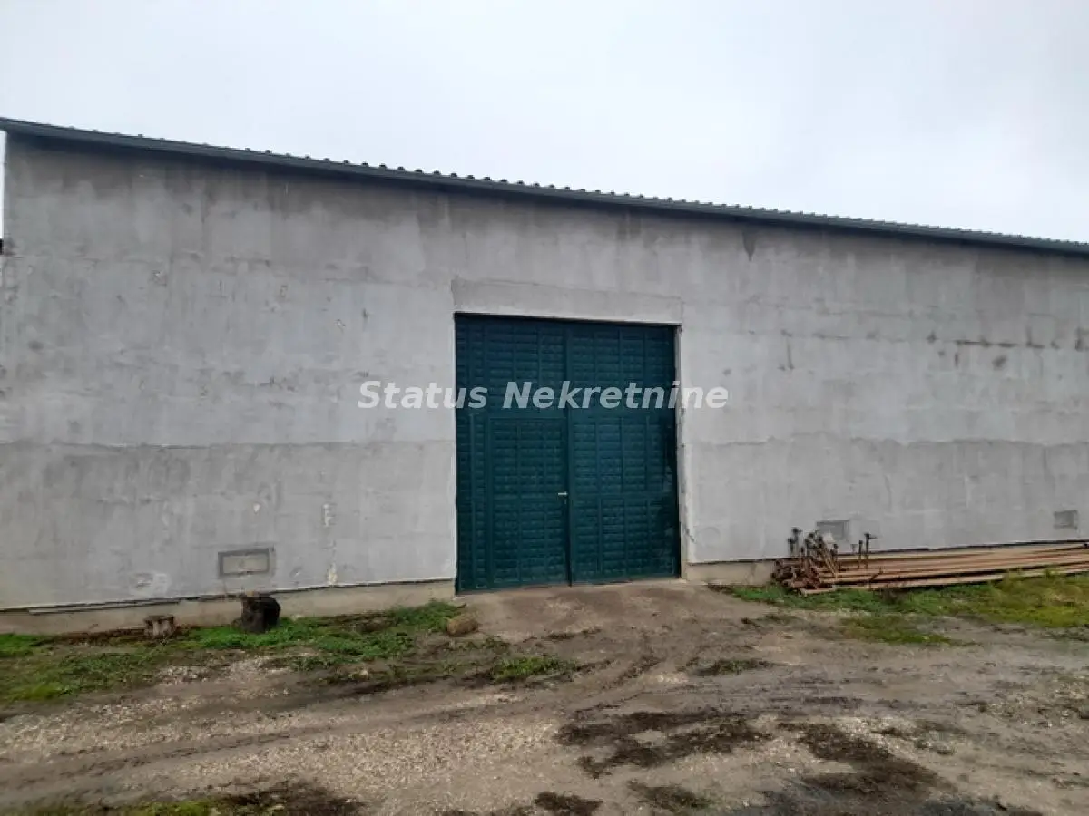 Futog - Move-in Ready Hall 128 m2 on Main Road for Warehouse-Rent 500e-065/385 8880