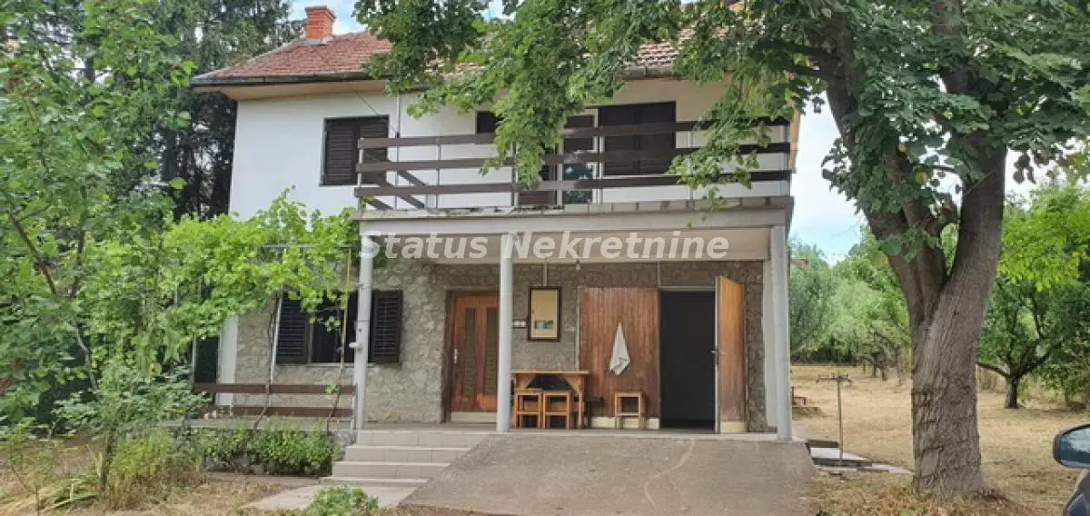 Vrdnik-Weekend Cottage 128 m2 on a Lovely Plot of 1760 m2 in a Green Oasis-065/385 8880