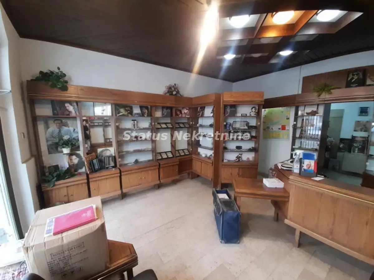 Novo Naselje- Registered commercial space 32 m2 with established optical shop and also suitable for various purposes-065/385 8880
