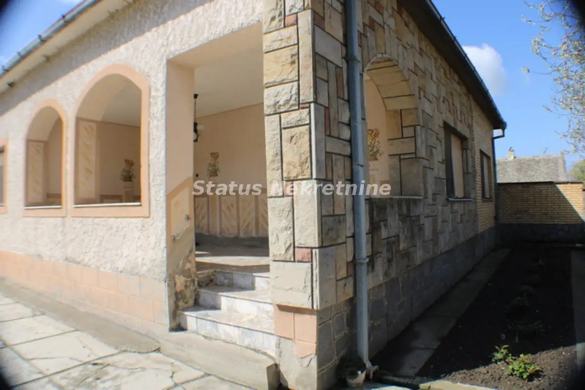 Mošorin - house with buildings for Agricultural use