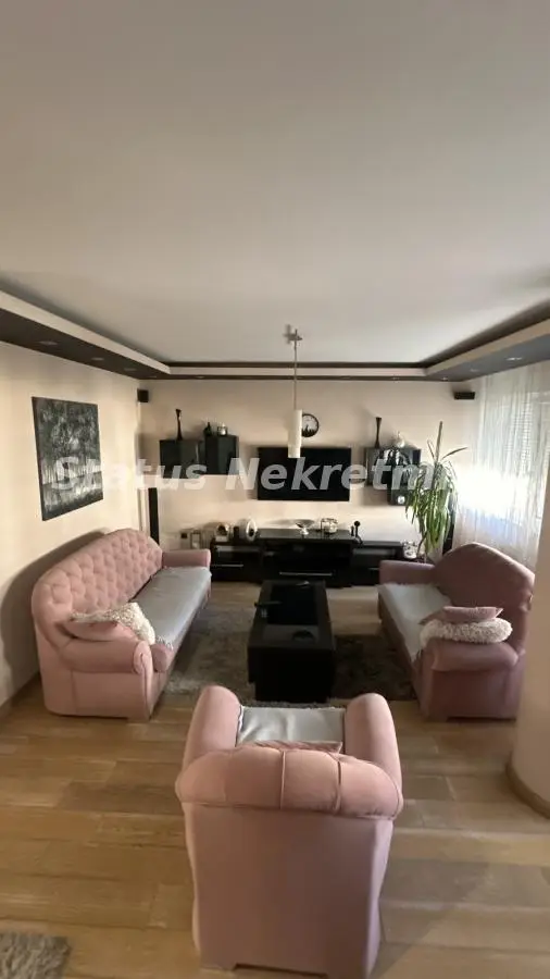 Пятикомнатная квартира, 126 м², Адамовичево Насеље, Нови Сад