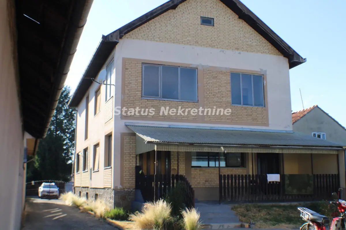 Bački Petrovac - Registered two-story family house 372 m2 on a large plot of 1700 m2 - 065/385 8888