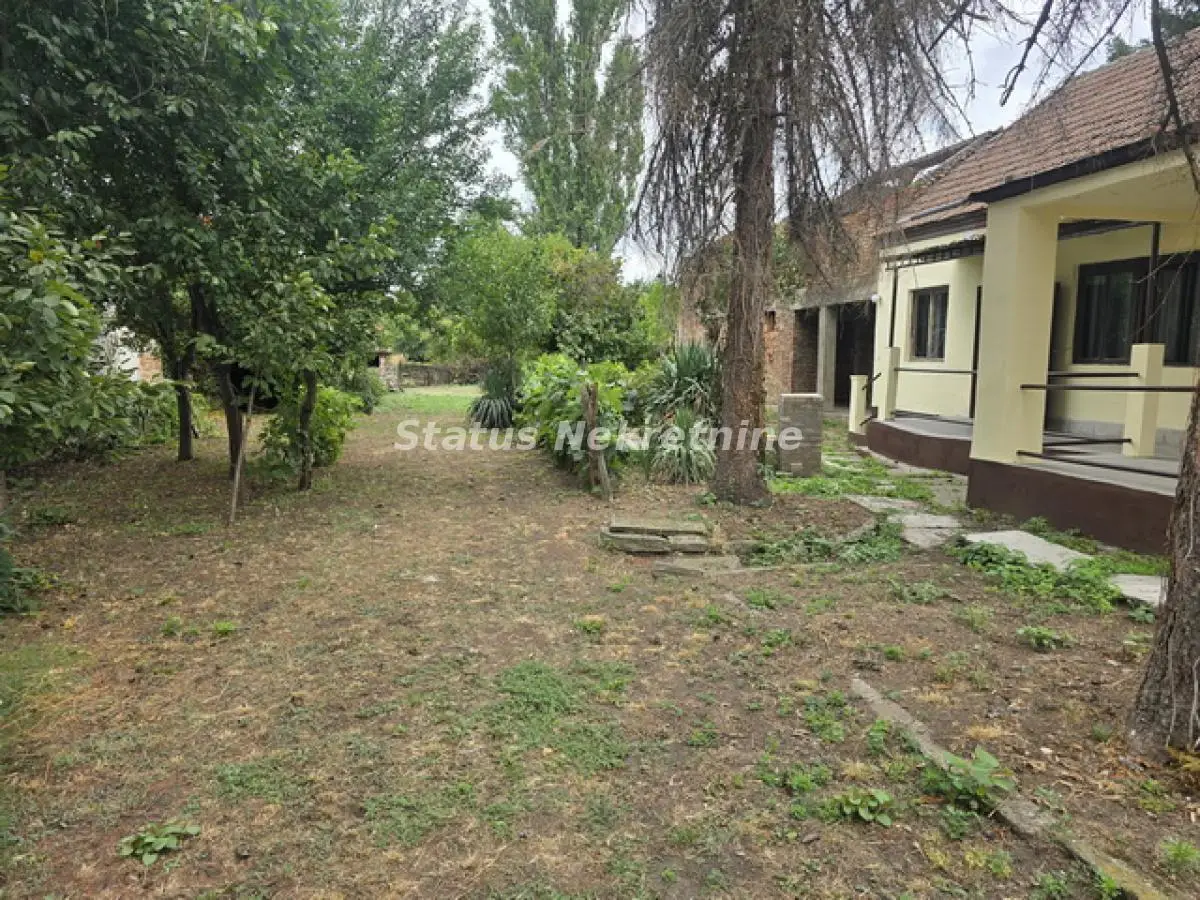 Kikinda-Family house 131 m2 on a large plot of 2200 m2 suitable for business-065/385 8888