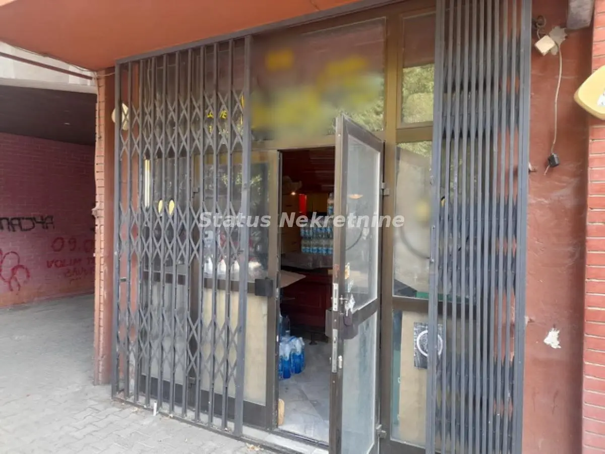Novo Naselje - Street Premises 22 m2 in Top Location - 065/385 8880