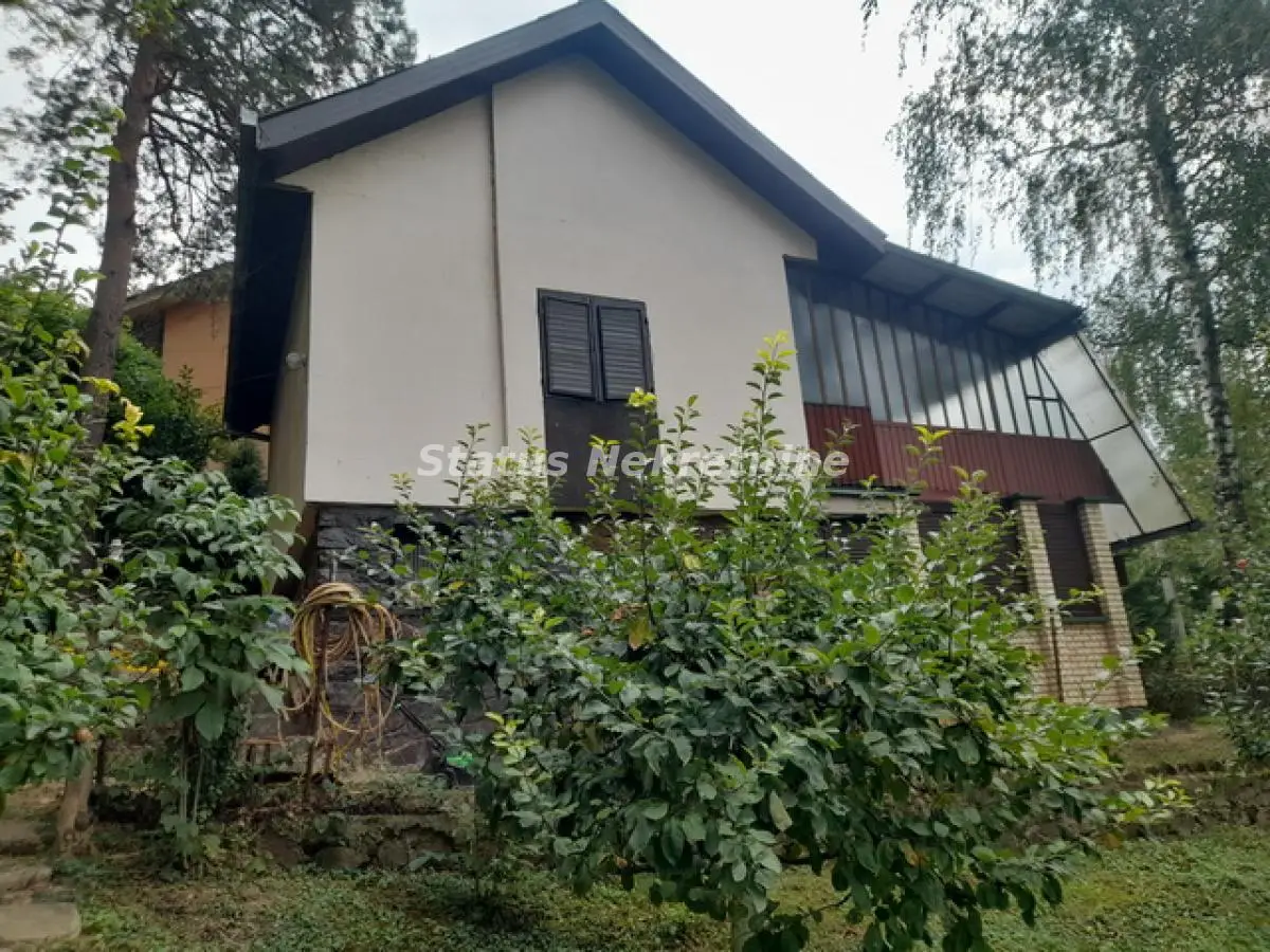 Banoštor-Weekend house 100 m2 on a 1500 m2 plot in a Green Oasis with View of the Danube-065/385 8880