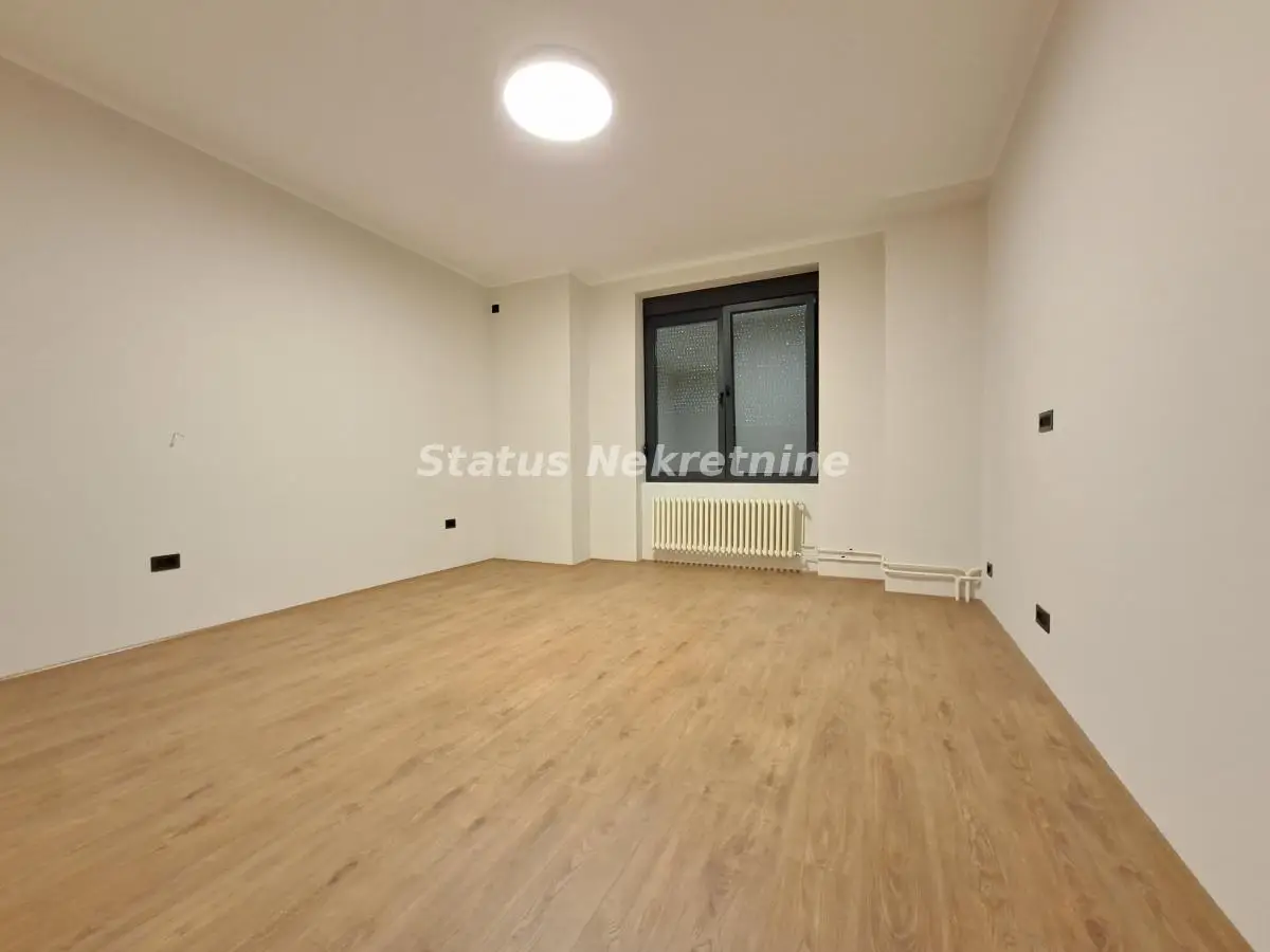 Novi Sad-Stari grad-extra salon apartment 065/3858-888