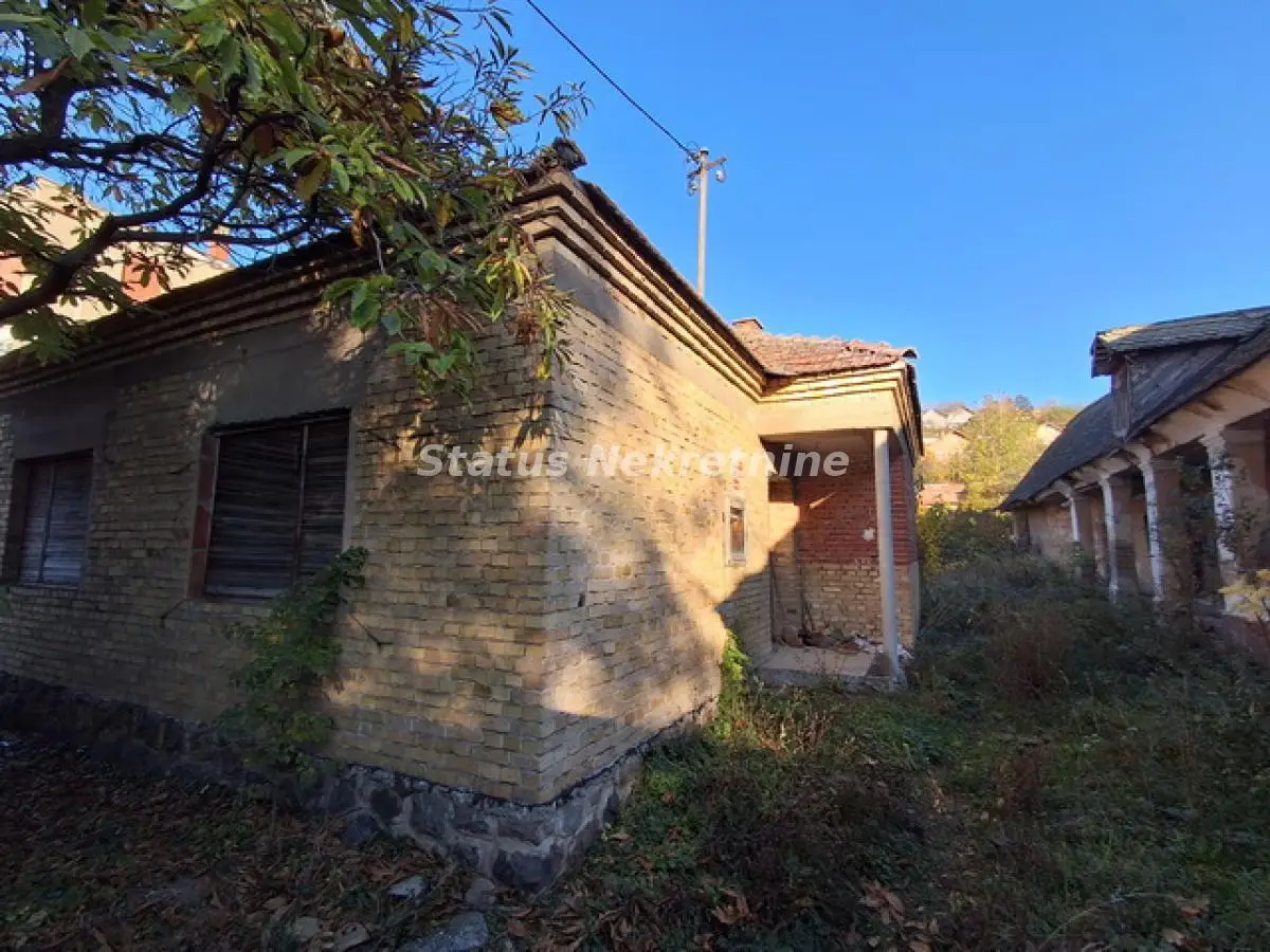Bukovac - 250 m2 house of older construction on a plot of 1750 m2 at a Prime Location - 065/385 8880