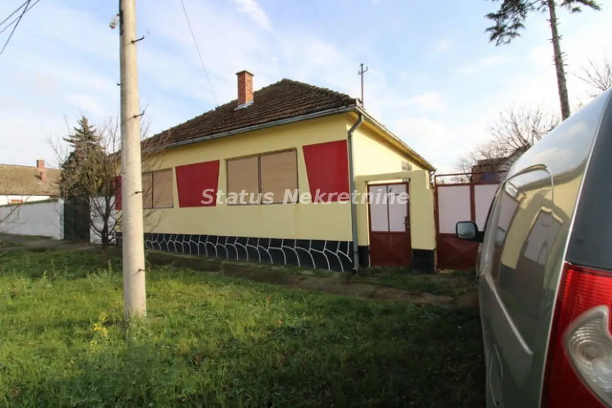 Kovilj - Classic Vojvodina-style house with a large yard