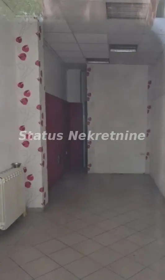 Center-Registered Street-Facing Retail Space 25 m2 Near Boulevard-065/385 8880