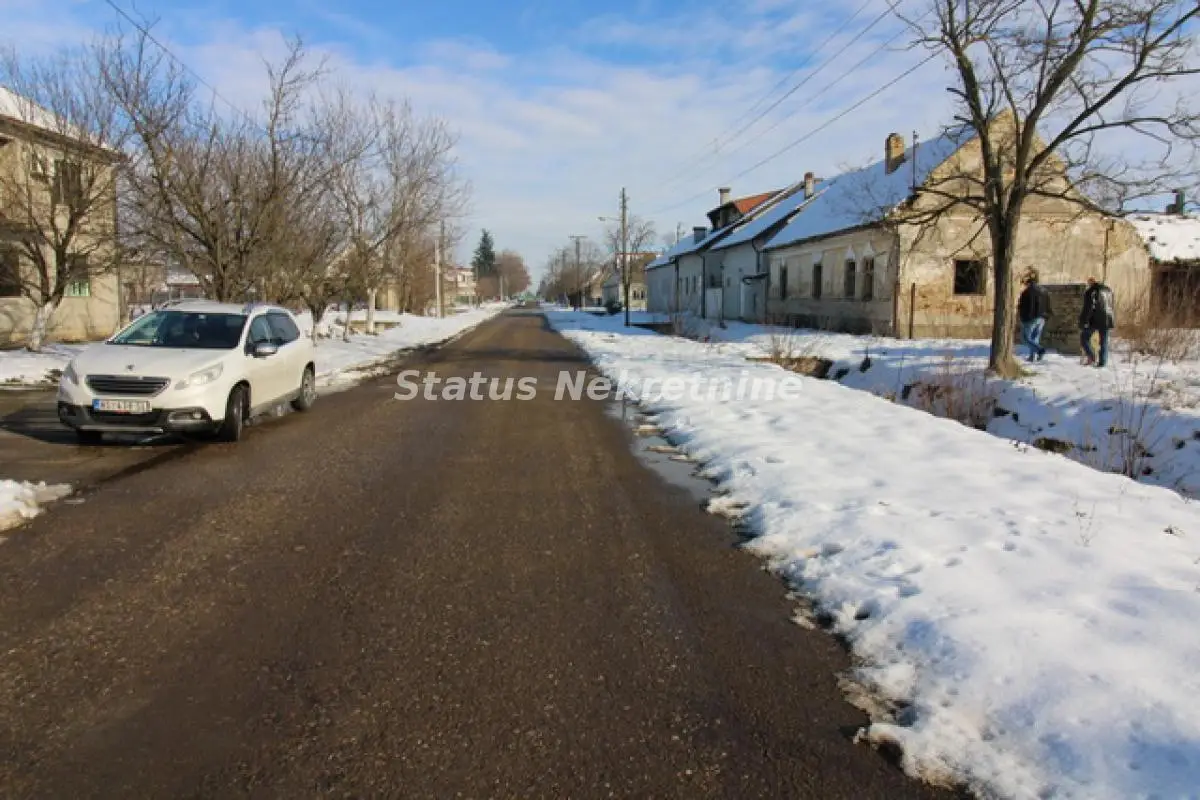 Stepanovićevo-Old house 199 m2 on a Large Plot of 2337 m2 near the Highway 6 km-065/385 8880