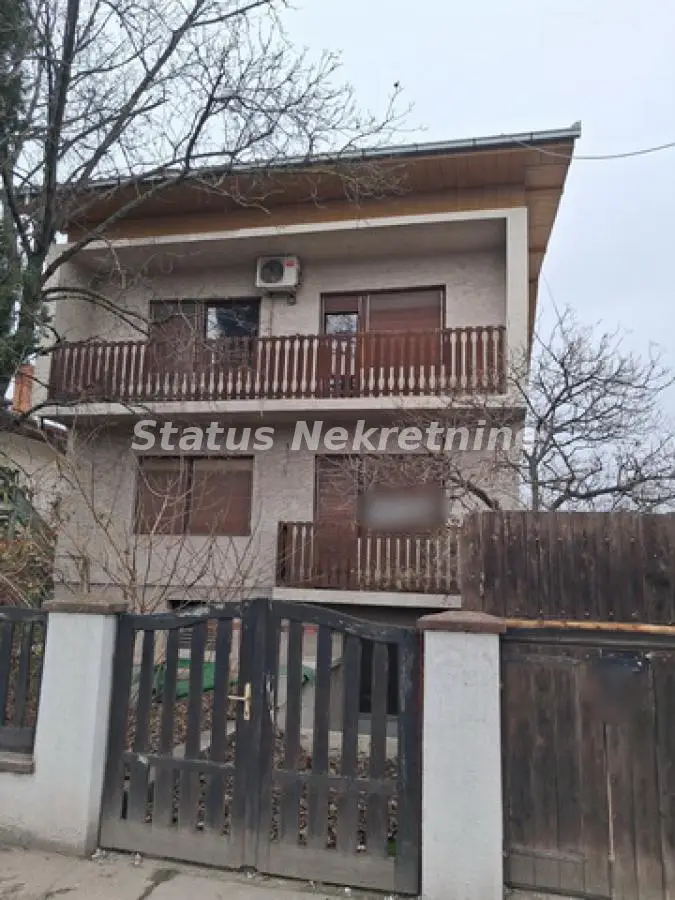 Футог – семейный дом 330 м² на Главной дороге на участке 760 м² с ангаром 125 м² - 065/385 8880