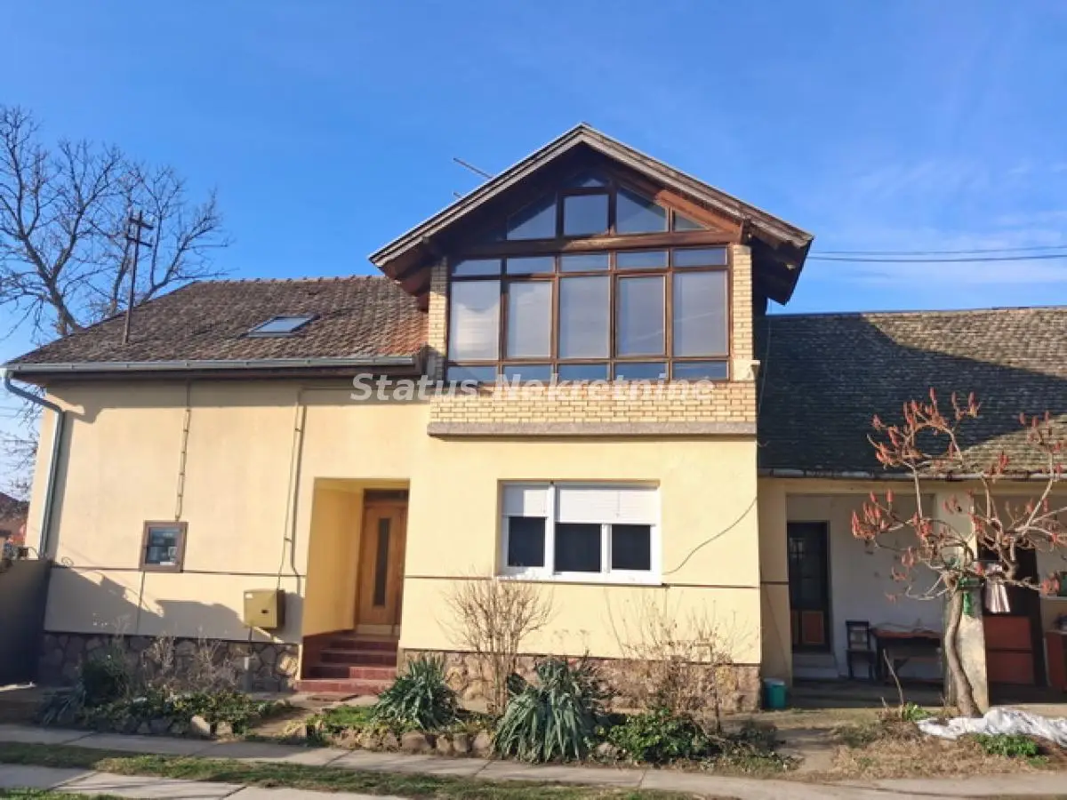 Futog – Center – Registered family house, 200 m2 with three offices at a prime location – 065/385 8880